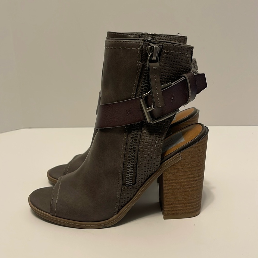 DV by Dolce Vita Peep Toe Booties Women’s 6.5 Grey Zip Up Block Heel Buckle